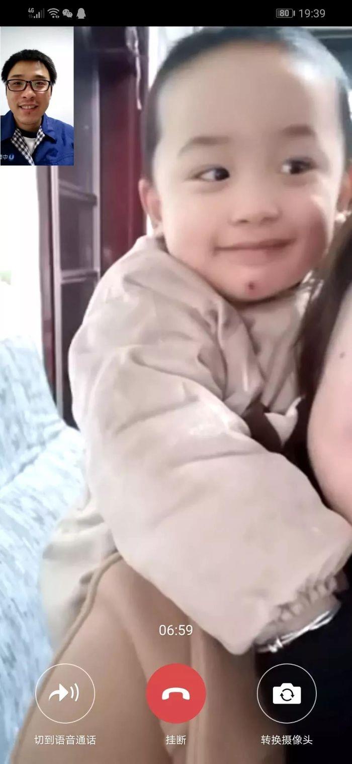 手机里的爸爸-视频截图