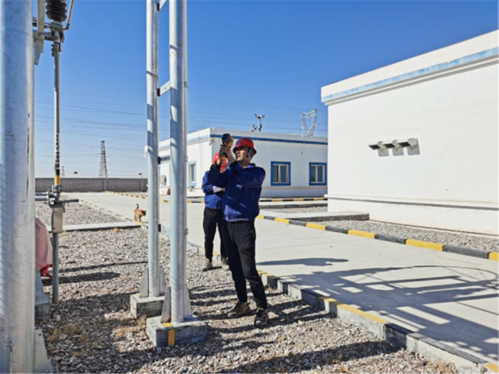 德令哈光伏电站值班员  杨启军 