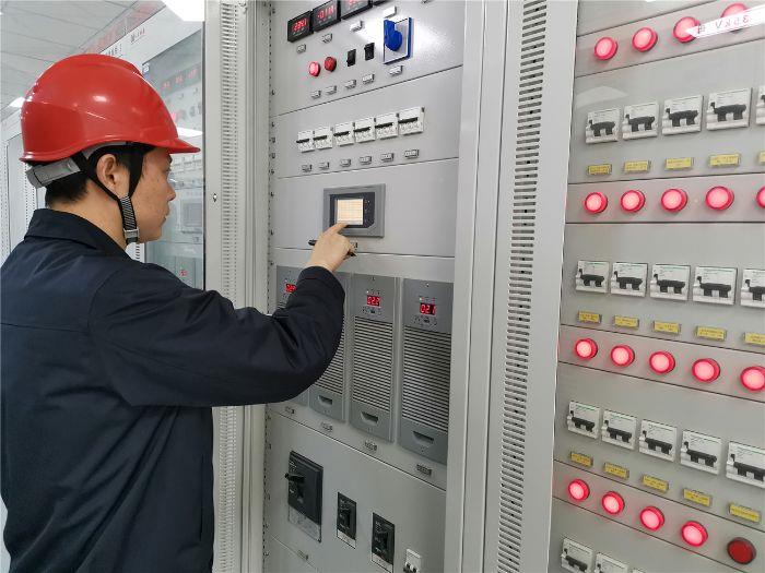 顾小波 三峡新能源海上风电运维江苏有限公司庄河项目部检修班长 拍摄人：王瑞