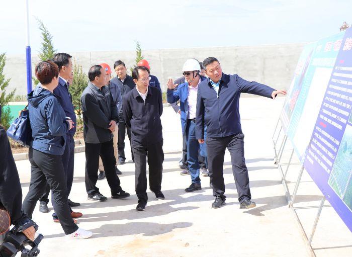 图1.项目负责人介绍电站总体情况  1300