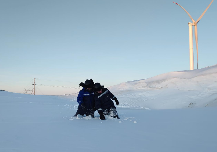 阿勒泰场站踏雪巡检