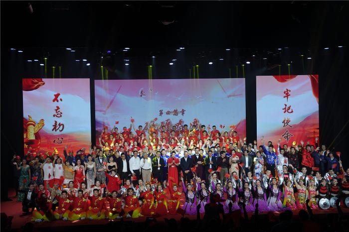 5.举办首届职工文艺展演