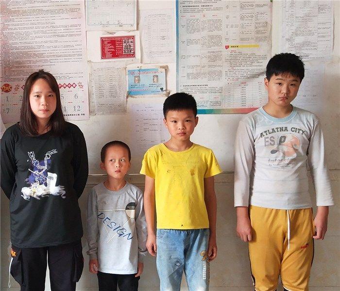 三峡新能源36份助学爱心捐款情暖石富